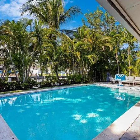 Waterfront Heated Pool Hot Tub Villa
